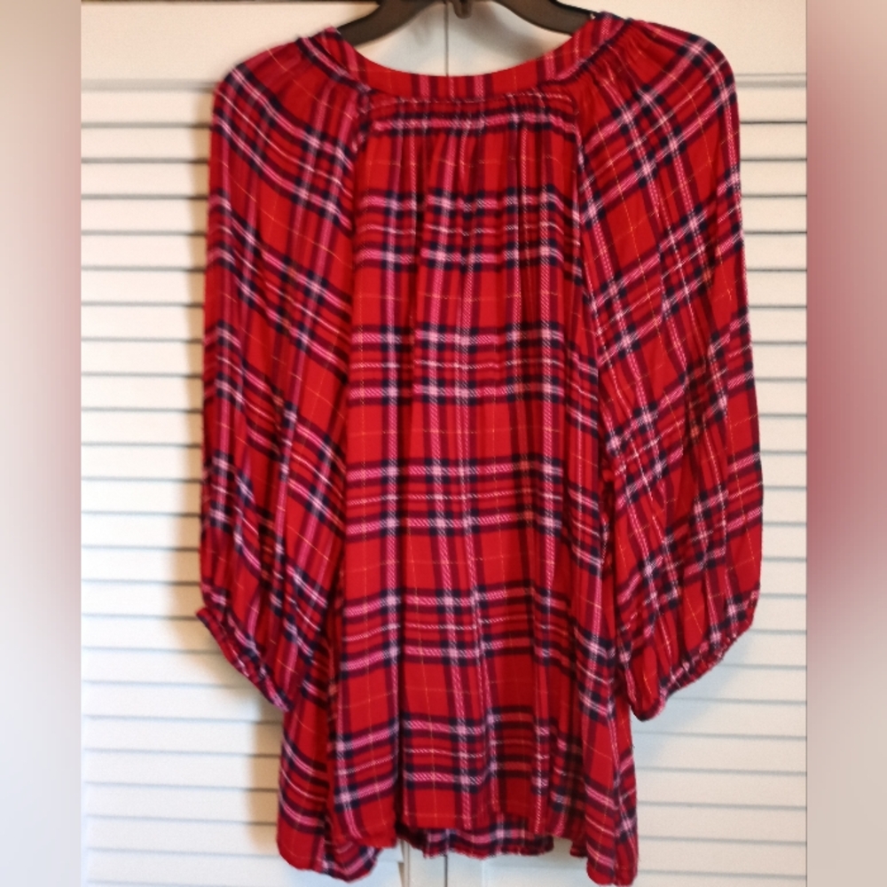 ππ Like New - Crown & Ivy Christmas Plaid V-Neck 3/4 Sleeve Blouse (2X)ππ - Picture 7 of 10